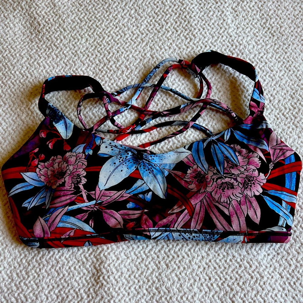 Lululemon sports bra